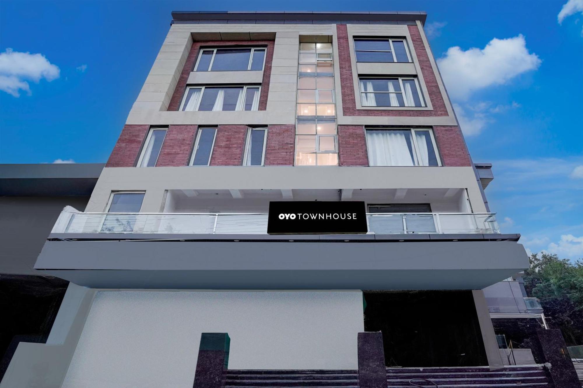 Townhouse Hotel Grand Emporio By Sbg Near Vaishali Metro Station Ghaziabád Exteriér fotografie