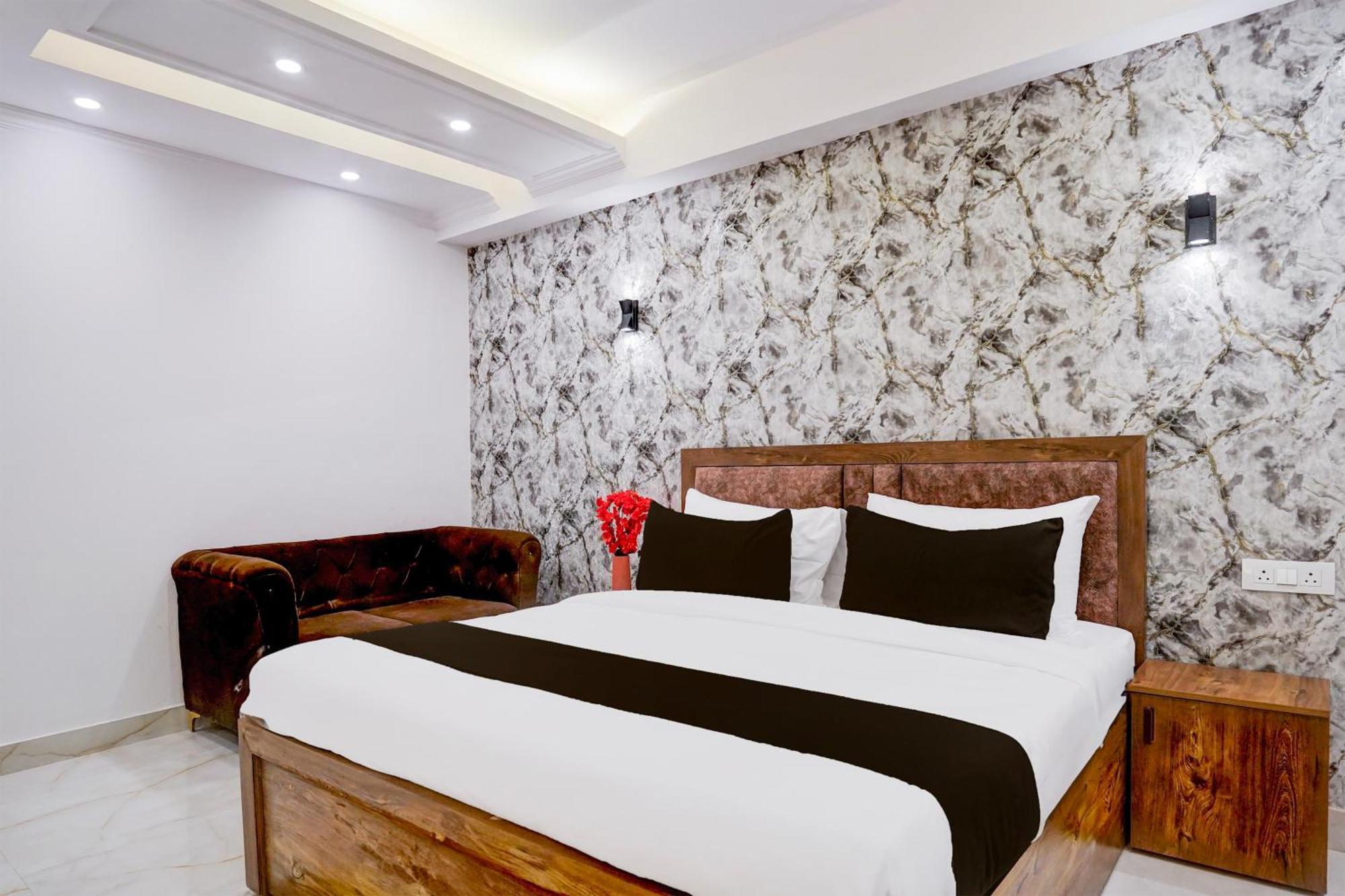 Townhouse Hotel Grand Emporio By Sbg Near Vaishali Metro Station Ghaziabád Exteriér fotografie