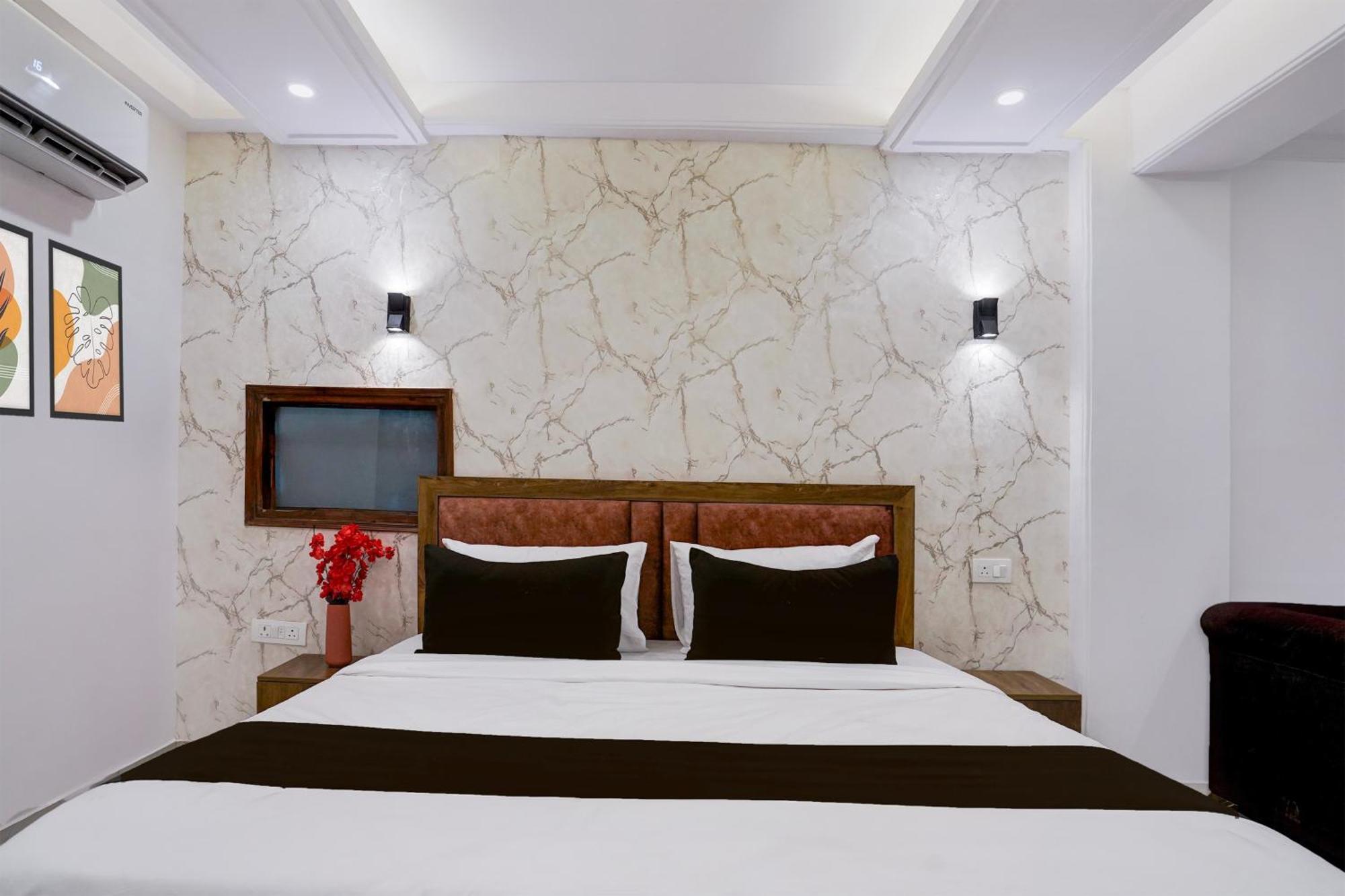 Townhouse Hotel Grand Emporio By Sbg Near Vaishali Metro Station Ghaziabád Exteriér fotografie